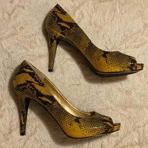 Nine West Yellow & Black Peep Toe Pumps